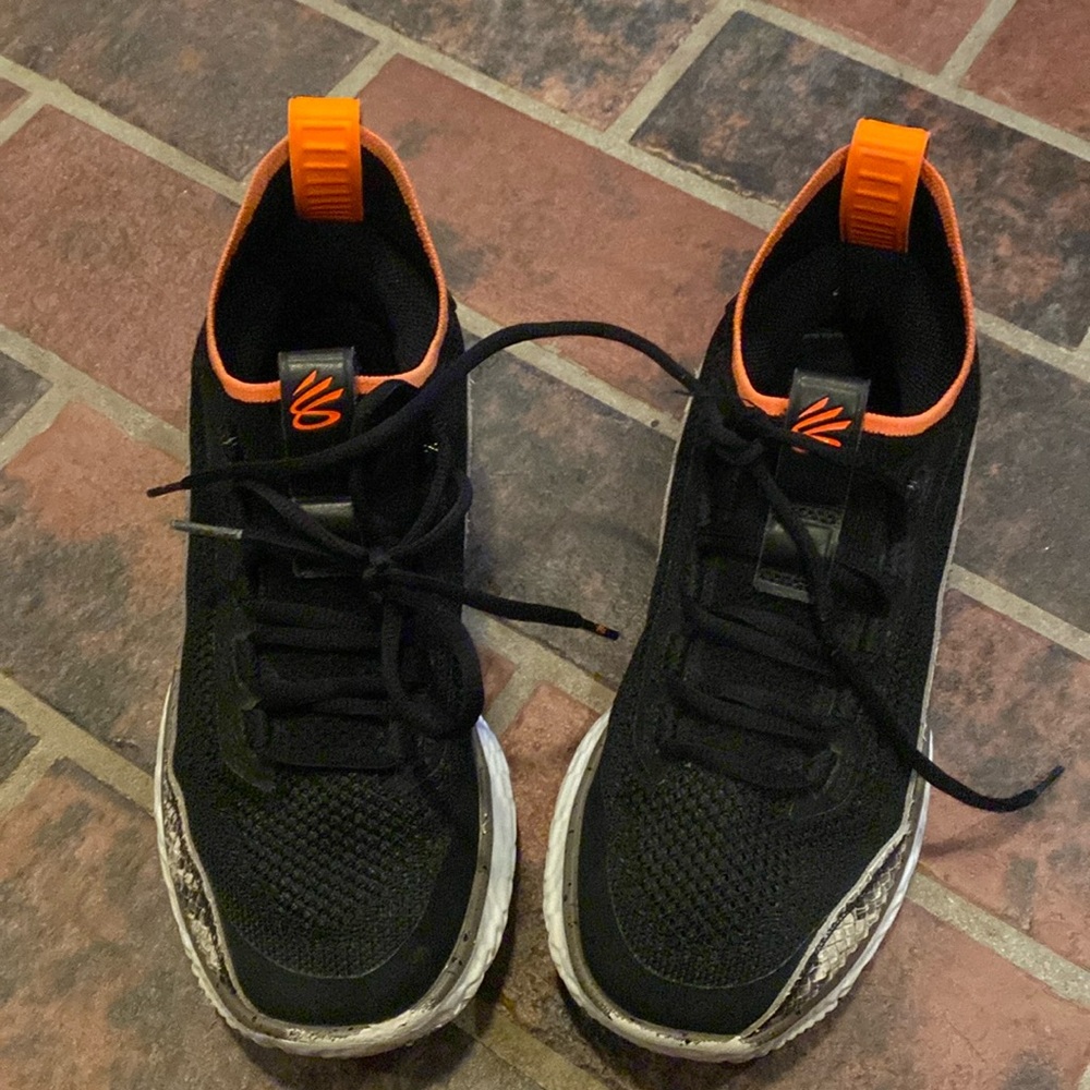 Under Armour Flow Tennie Shoes